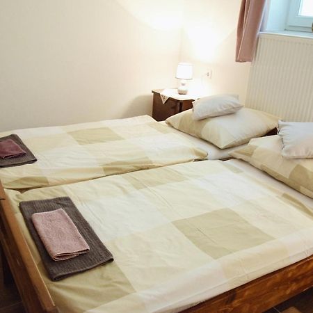 Appartement Anna Apartman à Maroslele Extérieur photo