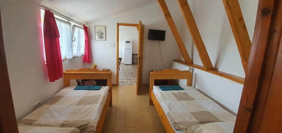 Appartement Anna Apartman à Maroslele Extérieur photo