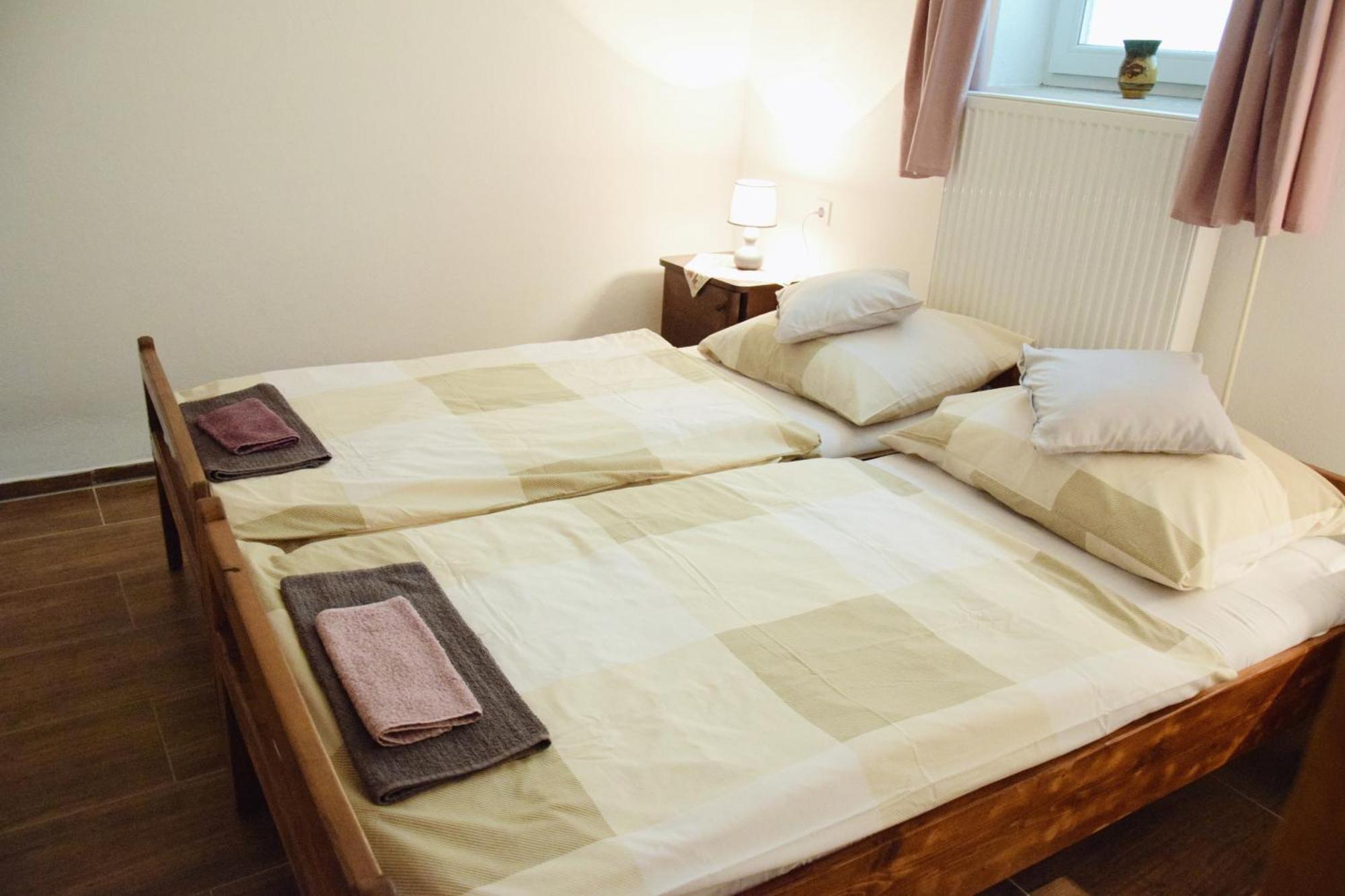 Appartement Anna Apartman à Maroslele Extérieur photo