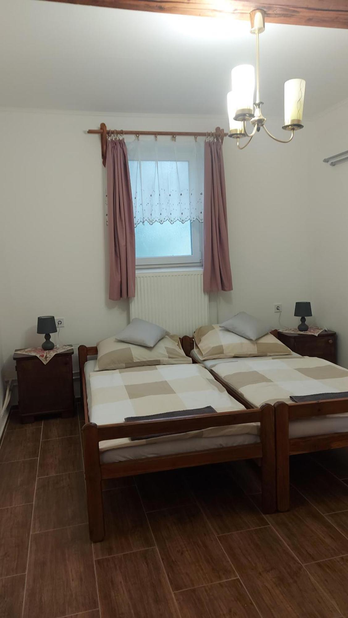 Appartement Anna Apartman à Maroslele Extérieur photo