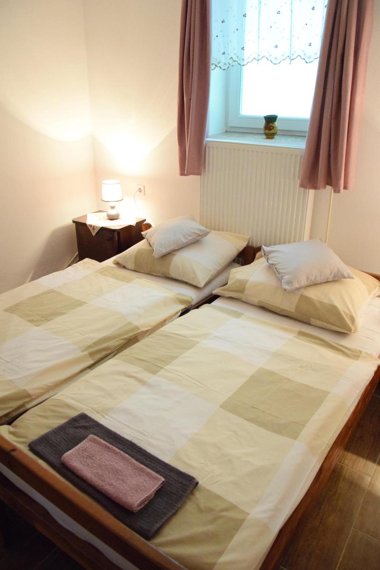 Appartement Anna Apartman à Maroslele Extérieur photo