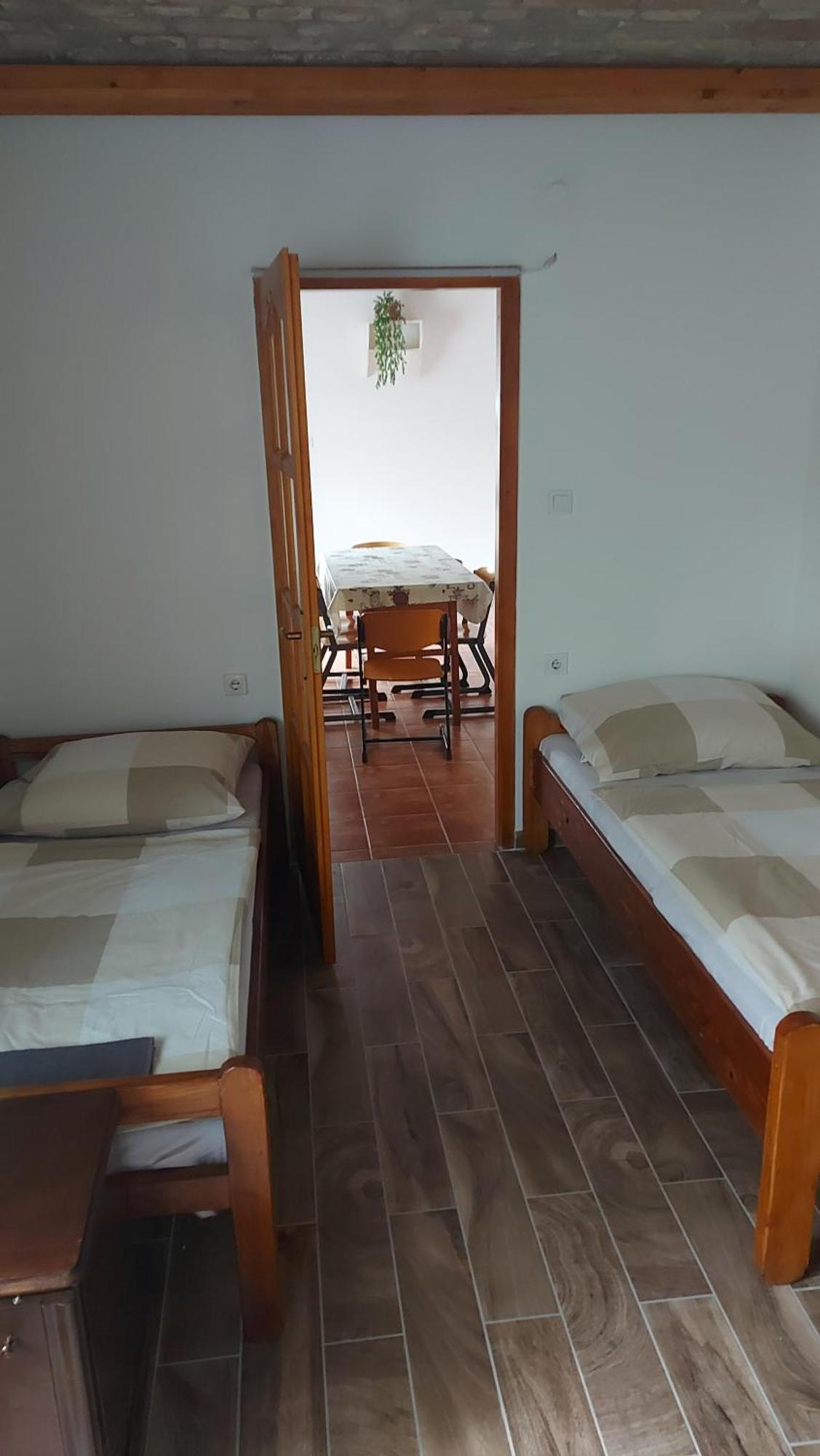 Appartement Anna Apartman à Maroslele Extérieur photo